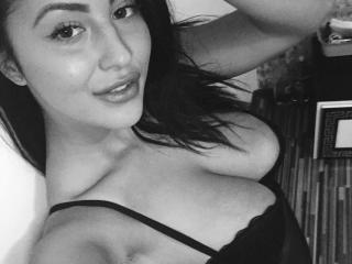 KarinaHot69 - Chat xXx with a being from Europe Young lady 