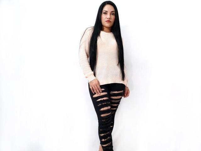 ZoeLawson - Show excitant avec cette Femmes au corps naturel sur la plateforme X Love Cam 
