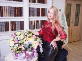 ViollaNiceAss - online chat sexy with this golden hair 18+ teen woman 