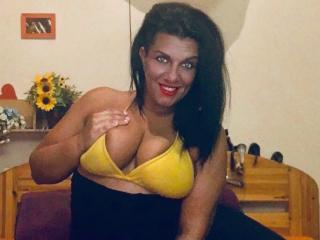 MILFever - Chat live xXx with this European Hot chick 