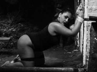 EmmaRosell - Webcam live sex with a latin american Hot chicks 