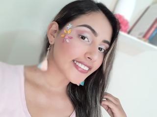 ChelseyClaire - Live sexy with a standard build College hotties 