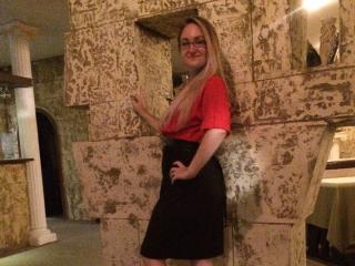 SindyCutes - Chat cam intime avec une éblouissante jeune femme bien roulée occidentale  