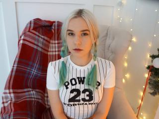 GirlsCrew - Webcam hard with this scrawny Girl crush 
