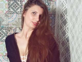 Sylena - Live chat hard with a shaved intimate parts Attractive woman 