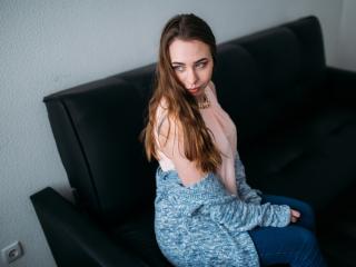 DorraStrawberry - chat online hard with a shaved vagina Sexy girl 