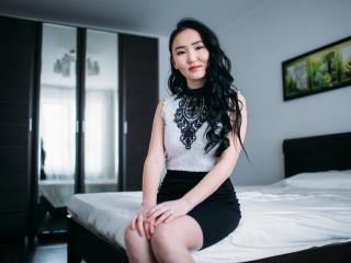 TellaKiss - Show xXx with this regular body Girl 