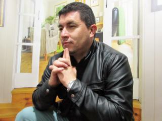 BigChris69 - online chat nude with this beefy Horny gay lads 