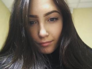 FionaRains - Chat cam hot with this brown hair Girl 