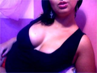 SandraHot - Chat cam hot with this Hooters Hot babe 