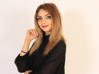 VivienneBlondy - Show en direct avec cette Femmes rasée sur le service XloveCam 