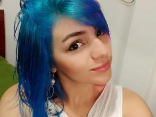 Cristtine - Cam sexy with a standard build 18+ teen woman 