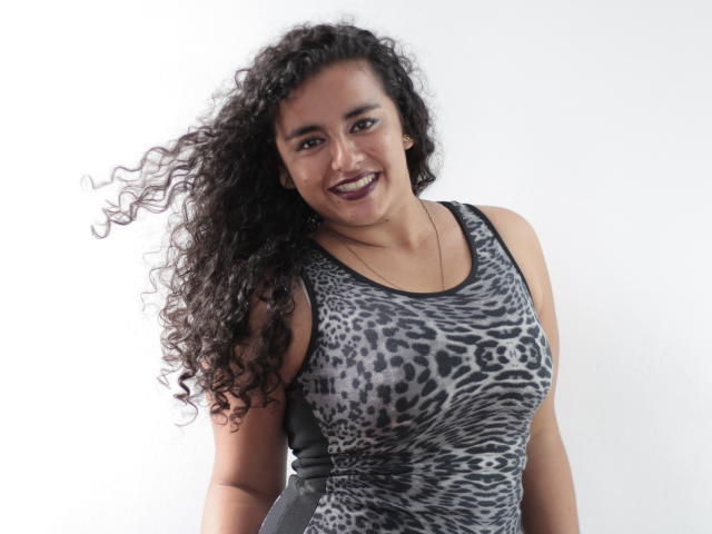 Yennci - Live chat excitant avec une Femmes sud américaine sur le site XloveCam 