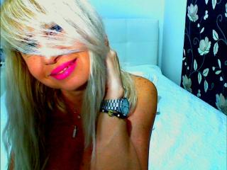PassionBlondies - Webcam nude with this platinum hair Attractive woman 