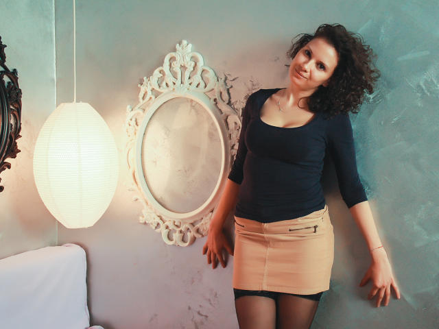 Flaveur - Show exciting with a shaved vagina Girl 