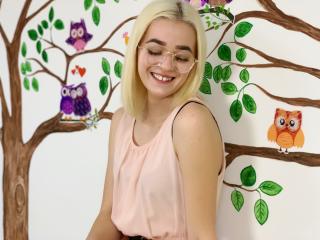 AudreyDukes - Video chat nude with a muscular build Girl 