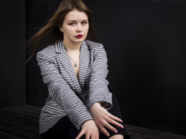 VictoriaCake - Live excitant avec cette Très belle jeune camgirl bien roulée mince sur la plateforme Xlove 