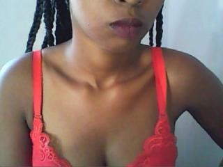 Latie - Webcam live sexy with a black Hot chick 