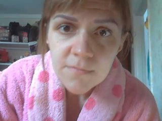 CarlyiceCream - Webcam intime avec cette étonnante jeune nana hot au sexe complètement rasé sur le site Xlovecam.com 