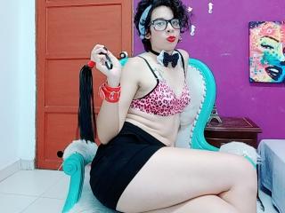 MiaLovely - Chat live nude with this Young and sexy lady 