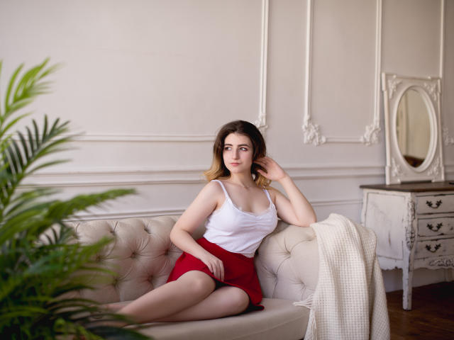 LiliaScarlet - Live hard with a standard body Young and sexy lady 