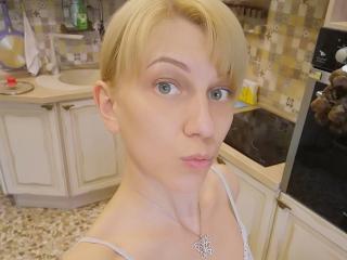 SpringMood - Live cam sex with this muscular build Girl 