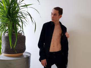 MaxAugust - Show live nude with a Men sexually attracted to the same sex 