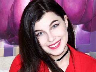 MoonLightL - Live cam hot with this European 18+ teen woman 