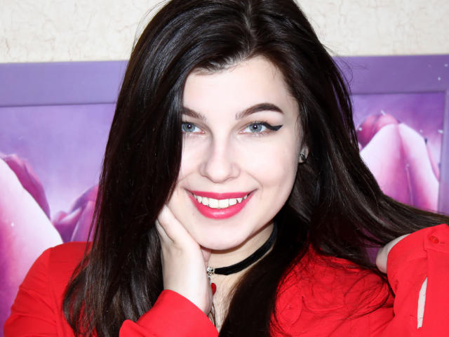 MoonLightL - chat online x with this shaved pubis Young and sexy lady 