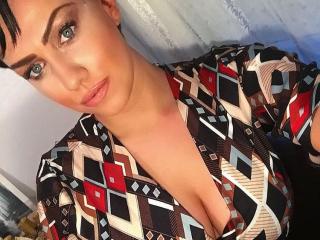 NoaLove - Webcam live hot with a European Young lady 