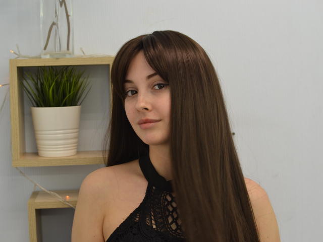 HelenMitchel - Webcam exciting with this cocoa like hair Girl 