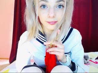 MelissaAllen - Webcam exciting with this blond Hot babe 