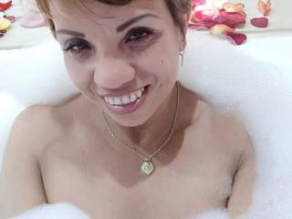 Racheel - Live cam sex avec une Model mature avec des seins de belle taille sur Xlovecam 
