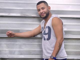 MikeTylor - Chat live hot avec un Gay latino sur le service X Love Cam 