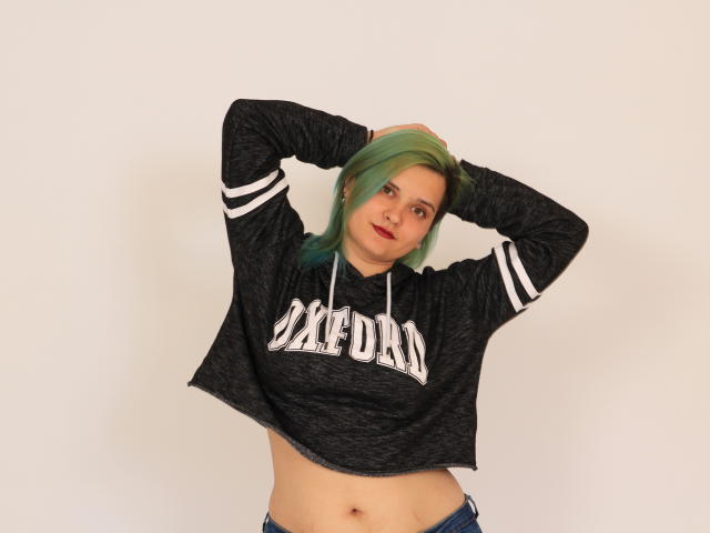 Shiveraltty - Webcam live hot avec cette Sublime maîtresse en chaleur avec des beaux seins sur la plateforme XloveCam 