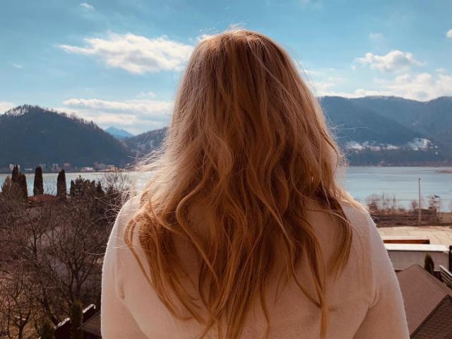 EvaCharm - Webcam x avec une Très belle canon sexy avec de grosses poitrines sur le site X Love Cam 