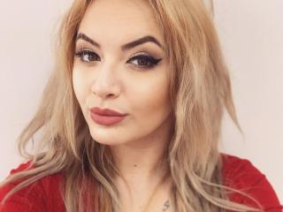 EvaCharm - Live cam sex with a platinum hair Girl 