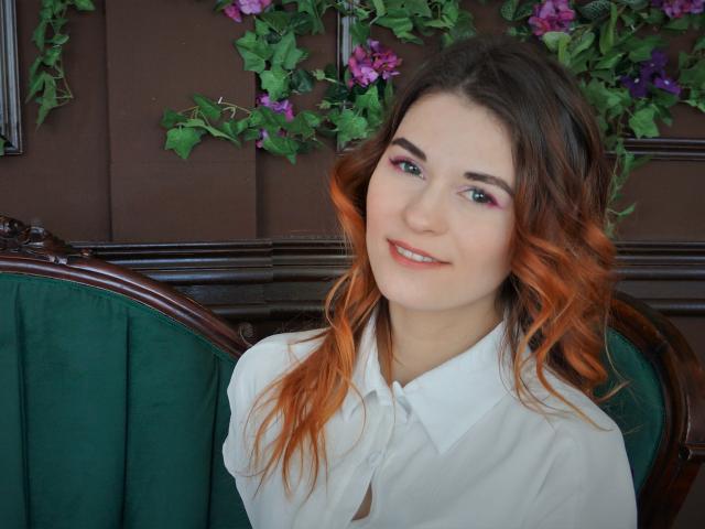 Jennem - online chat sexy with this chestnut hair Girl 