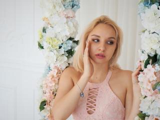 WhiteCute - chat online hot with this regular body Young and sexy lady 
