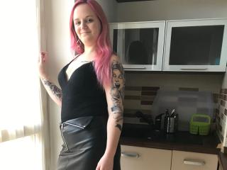 MissJuicyHot - Live chat exciting with a White Hot chicks 