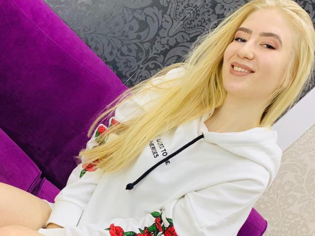 KilianWW - Live cam xXx with this standard breat size College hotties 