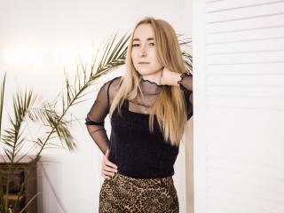 KarinaGo - Chat cam hot with a European Hot babe 