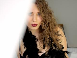 LeahXHoney - Webcam live exciting with a golden hair Girl 