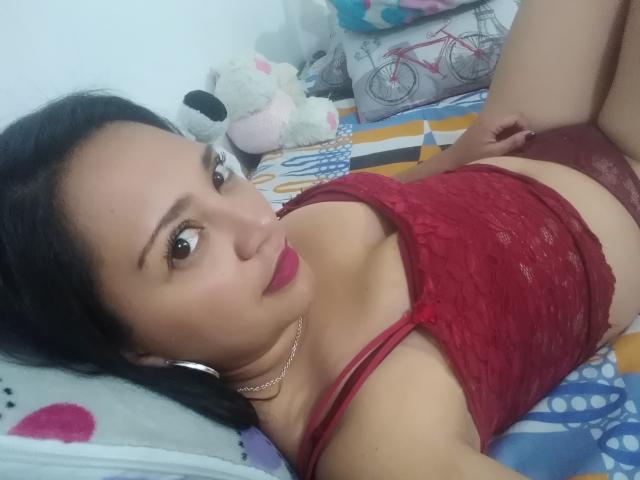 DakotaSweet - Cam hot with a average body Young and sexy lady 