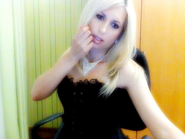 AnnaStill - Live xXx avec cette Femmes avec un physique naturel  