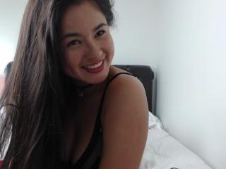 RileyBlue69 - Live chat nude with a charcoal hair Girl 