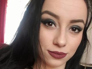 LaraNatlie - online chat porn with a lanky Young lady 