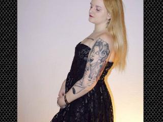 MissJuicyHot - chat online hard with this ginger Young lady 