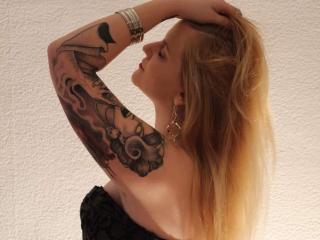MissJuicyHot - Chat cam hard with this European Young and sexy lady 