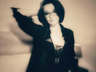 ValeriaDiamond - Web cam x with this dark hair Hot lady 